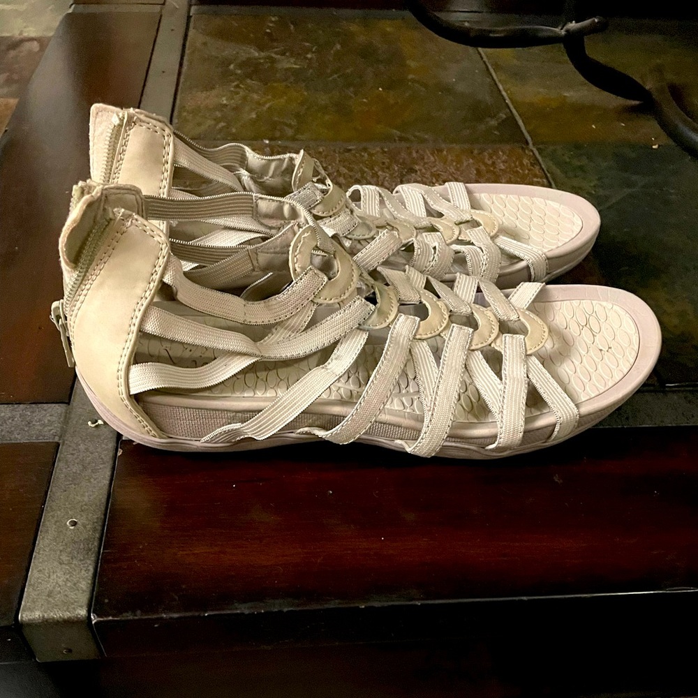 Yuu sandals